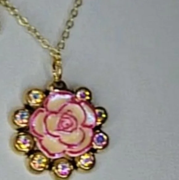 Elegant Pink Rose Rhinestone Pendant With Gold Tone Necklace 17.5' Chain, NIB - Picture 1 of 3